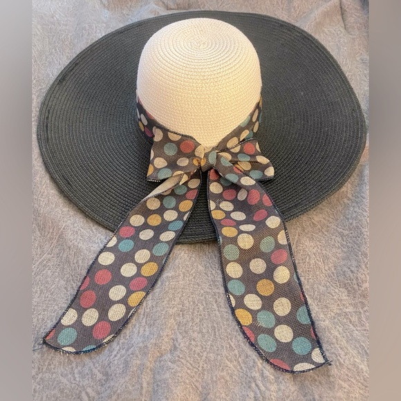 Accessories - Black and Cream Women’s Floppy Pool Hat